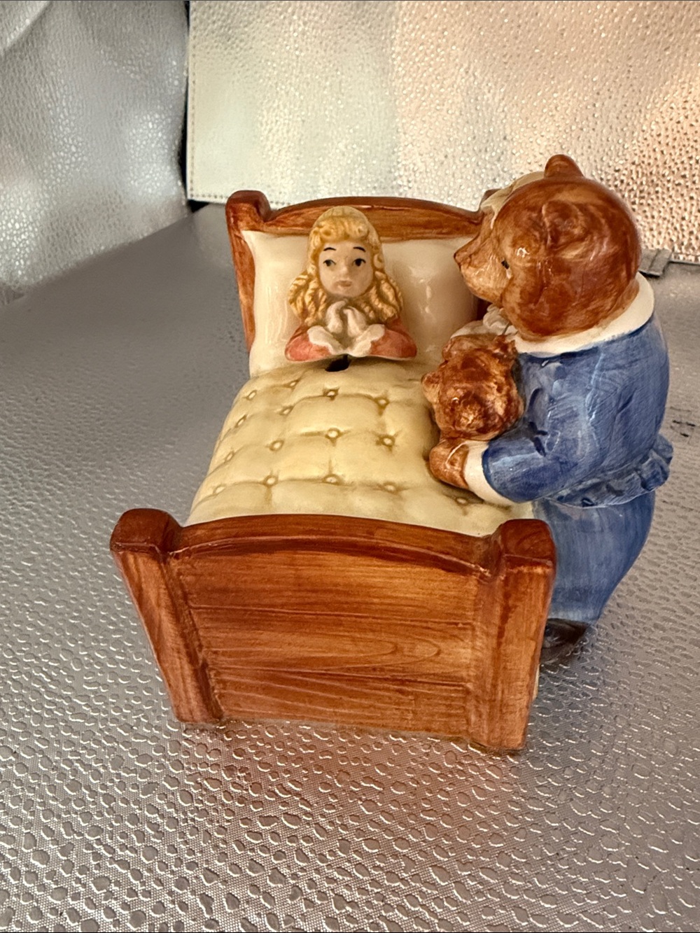 Vintage 1982 Ceramic Music Box of Goldilocks where she moves back and forth - Picture 5 of 11